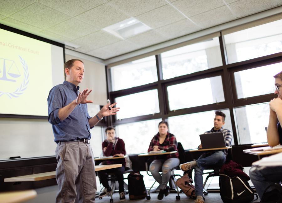 Dr Craig Duncan teaches a philosophy class