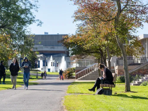 Students travel across nba买球正规官方网站 campus during a class change.